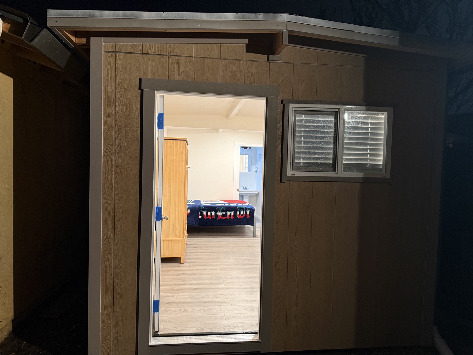 Exterior entry to granny unit